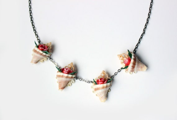 1950s Vintage novelty seashell plastic celluloid … - image 3