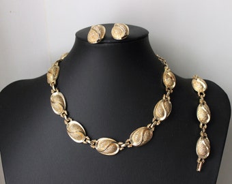 1950s goldfarbenes Schmuckset bestehend aus Collier, Armband und Ohrringen im Retro-Chic, Pat. 173.954