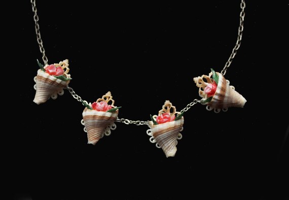 1950s Vintage novelty seashell plastic celluloid … - image 5