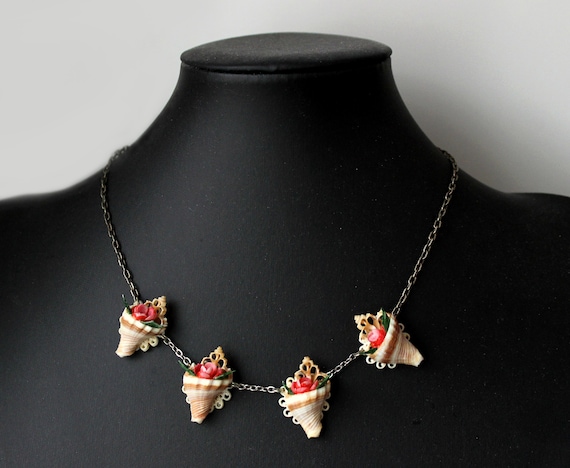 1950s Vintage novelty seashell plastic celluloid