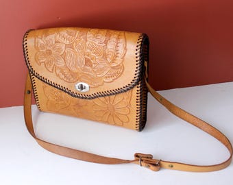 Vintage floral hand tooled tan leather handbag /shoulder bag purse removable strap