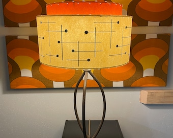 Pantalla de lámpara de fibra de vidrio de dos niveles, estilo vintage de mediados de siglo, moderna, atómica, retro, color naranja quemado y marfil.