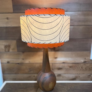 Mid Century Style 3 Tier Fiberglas Lampenschirm Retro Modern 15X10.5 Gebranntes Orange und Elfenbein