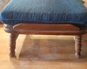 Vintage Towne Square wood ottoman w/ detachable pad colonial turned legs 1995 Hillsboro, TX blue upholstered cushion footstool bench