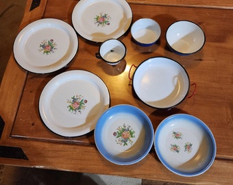 Lot 9 vintage enamel dishes plates bowls cup sauce pan flowers van life camping picnic rv camper