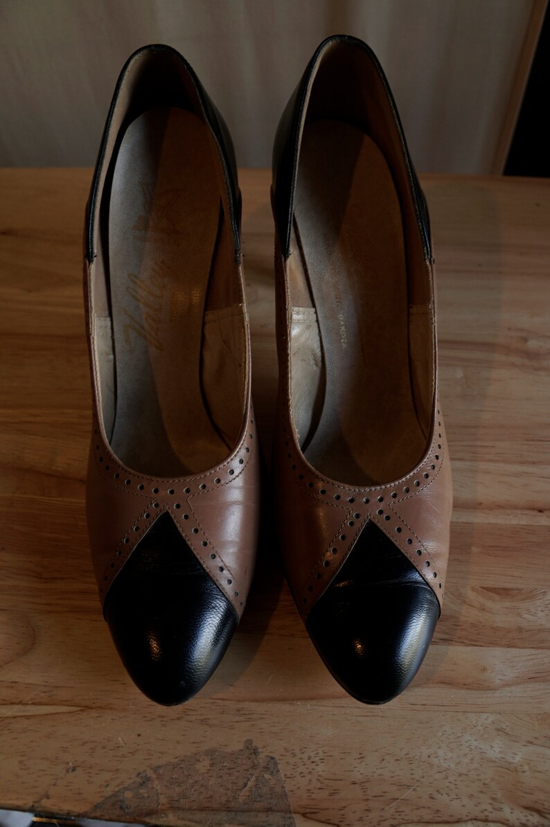 Vintage 2 Tone Ladies Spectator Pumps Tan and Black 7 Narrrow Etsy