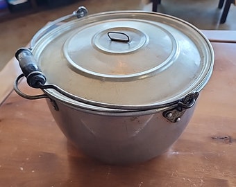 Vtg Wearever no 124 xl aluminum stockpot with lid and handle cauldron camping