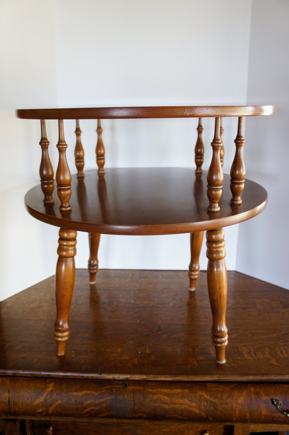 Vintage Round Wood End Table 2 Tier Colonial Drum Turned Legs Side Occassional Spindlles