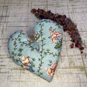 Lavender & Rose Petals Heart Sachet Kina Toile de Jouy