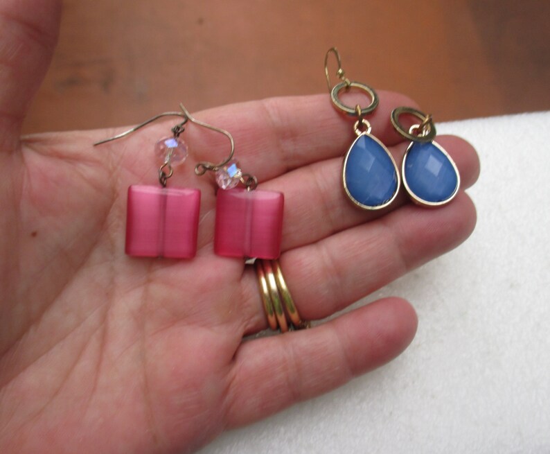 Lot Of Pink /& Blue Dangling Pierced Earrings One Missing Ear Wire