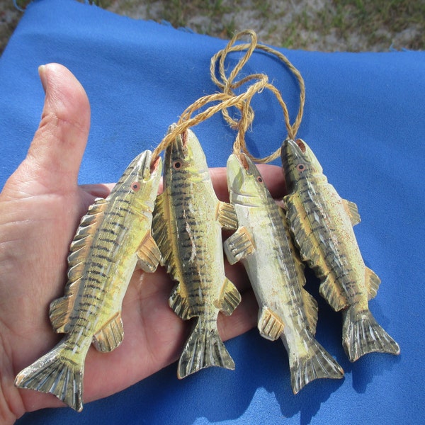 Lot of Wood Fish On Ropes Decorations Spot of Flaking