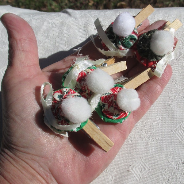 Lot Of Christmas Themed Yo Yo Pom Pom's Wood Clothespins Crafts, Repurpose