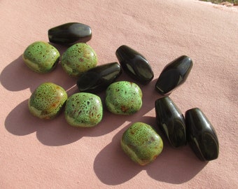 Lot of Salvaged Ceramic & Plastic Chunky Beads