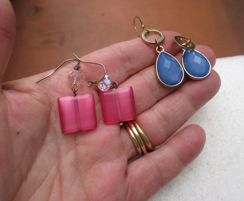 Lot Of Pink /& Blue Dangling Pierced Earrings One Missing Ear Wire