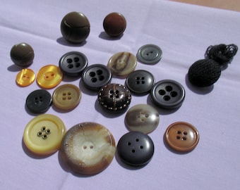 Lot Of Vintage Assorted Plastic Leather Fabric Buttons