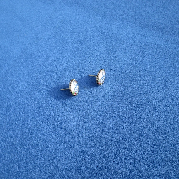 Guilloche Initial E Oval Shaped Stud Earrings - image 3