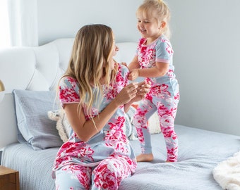 Schwangerschafts-Still-Mama-Pyjamas und passendes Mädchen-Tochter-Pyjama-Set - By Baby Be Mine Mutterschaft / Familienzusammenstellung / Babypartygeschenk / Mae