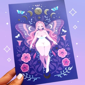 Stampa in lamina d'argento con fata falena / Opera d'arte fatata con fasi lunari, piante, fiori, farfalle / Viola e rosa / Estetica floreale fantasy