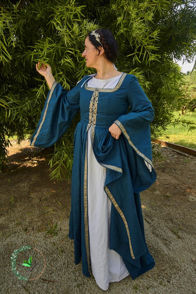 Medieval Linen Renaissance Fantasy Gown with Sleeves - LARP Costume for Fairy & Viking Reenactments Green
