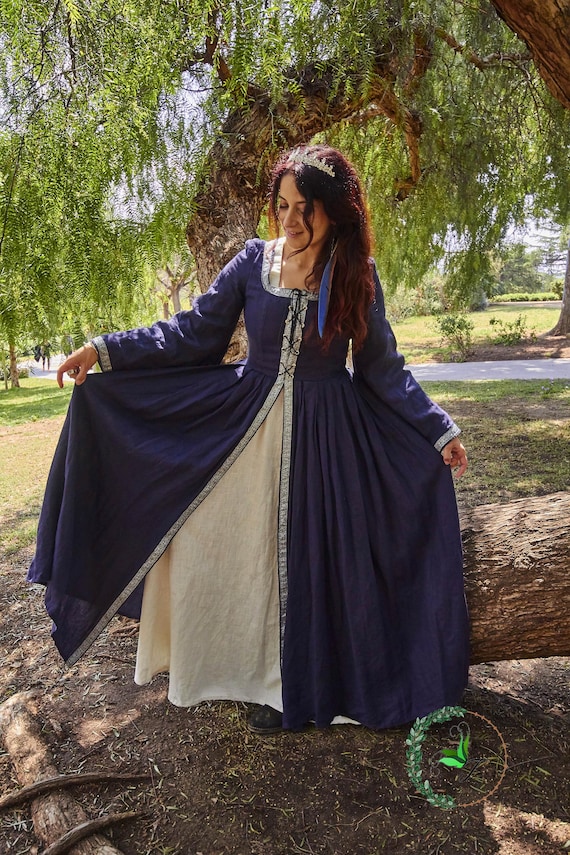 Linen Medieval Dress: Dafne Long Sleeve Renaissance Gown
