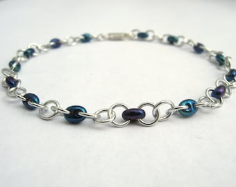 Chain bracelet with bead accents