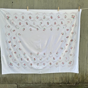 Pretty Vintage Floral Tablecloth 1950’s