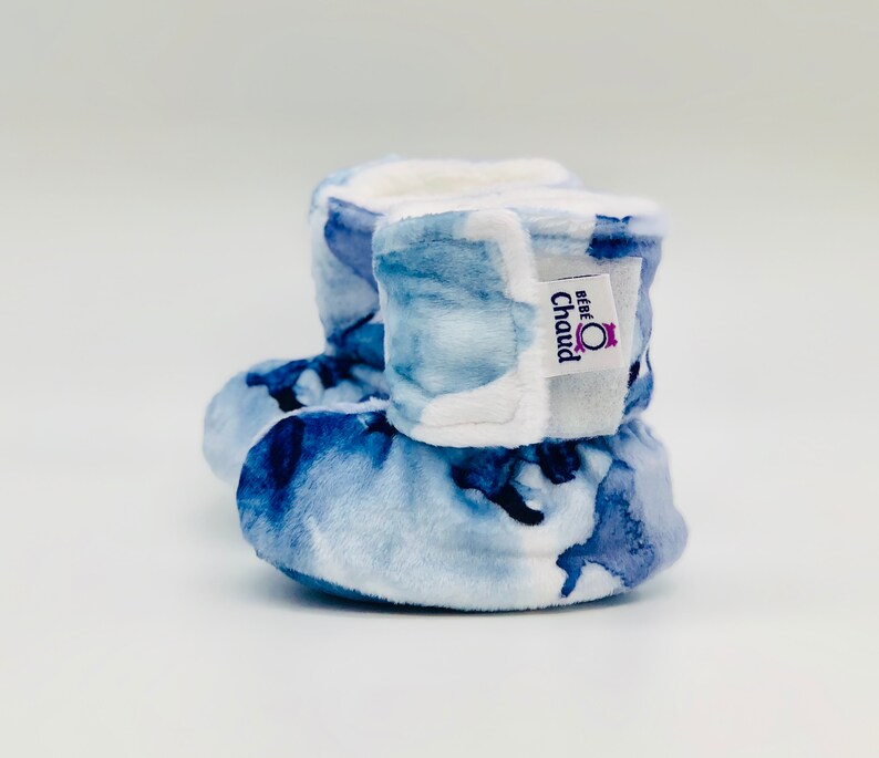 small size possibility to embroider the first name Soft minky blanket for baby and child with blue cloud pattern regular or large