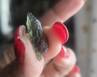 Äkta rå moldavit, grön meteorit, tektit