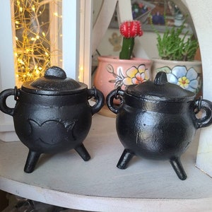 Cast iron cauldron with lid and Handle, Home decor, Great for incense burner or Smudging incense