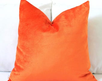 Klarorange sammetskuggor – Mandarinfärgad prydnadskudde – Livfull orange kudde – Djärv modern inredning – Alla storlekar