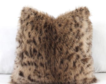 Funda de almohada de piel sintética Lynx – Estampado de leopardo y guepardo marrón, parte trasera de algodón personalizada