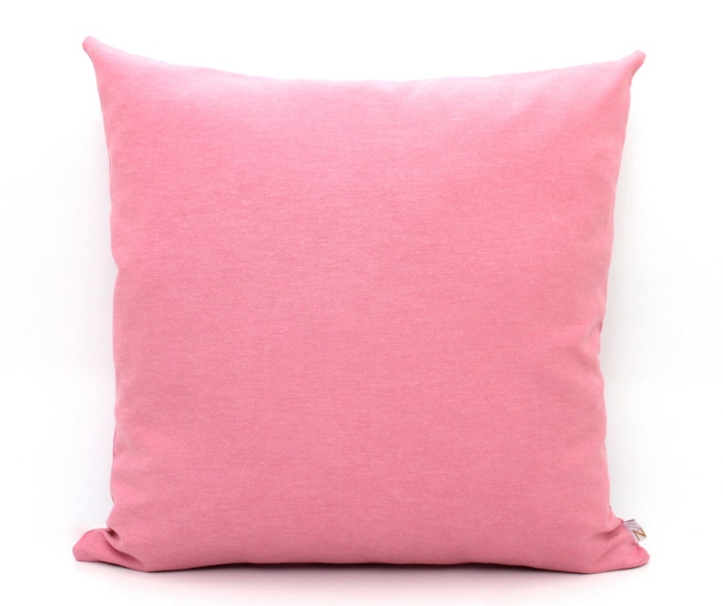Puede incluir: Una almohada suave y rosa con una textura lisa y uniforme. La almohada est&aacute; hecha de una tela suave y c&oacute;moda.