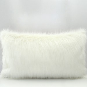 Laraine Furry Glam Faux Fur Throw Pillows (Set of 2) – LePouf