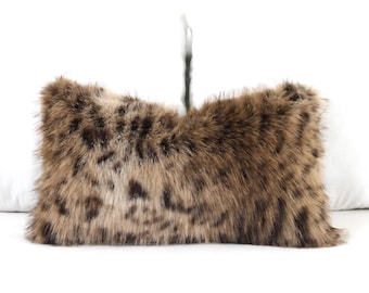 Funda de almohada de piel sintética Lynx – Estampado de leopardo y guepardo marrón, parte trasera de algodón personalizada