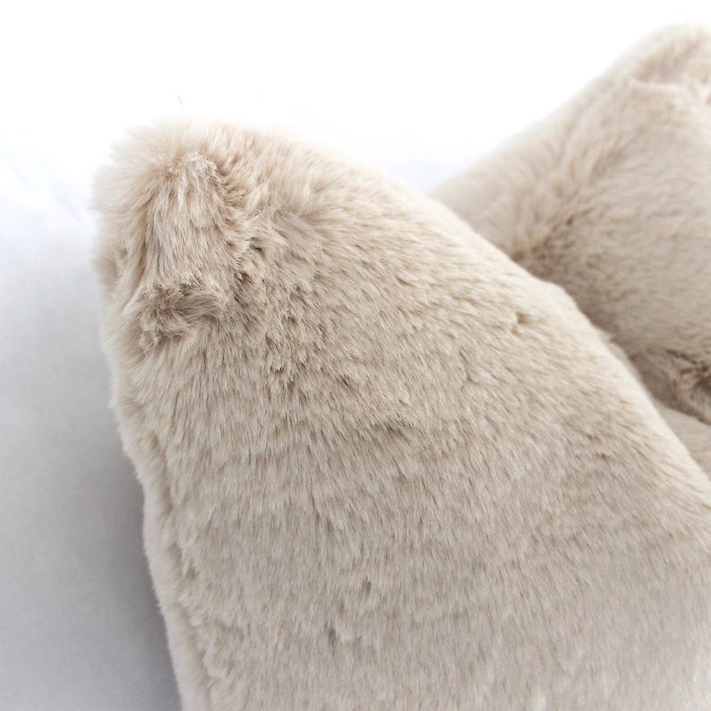 Luxurious Puffy Faux Fur Pillow Cover - Light Beige Cozy Plush Faux Fur Home Decor Throw Cushion, Imitation Minky, Alpaca, Rabbit afbeelding 2