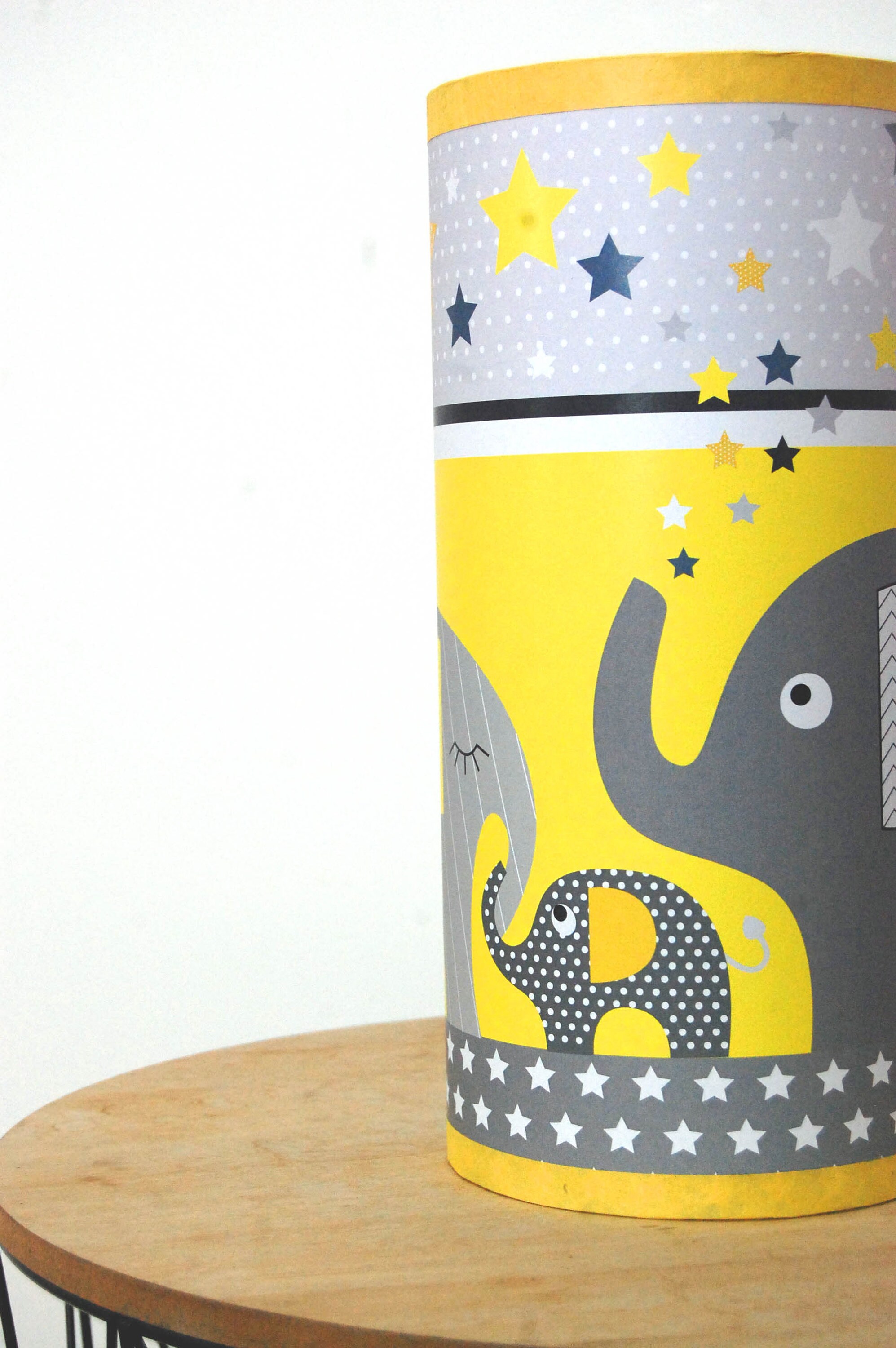 Lampe de Chevet Enfant, Motif Famille Éléphants, Tons Jaune et Gris