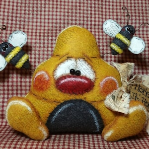 E-Pattern - Honey I&#39;m Home Pattern #221 - Primitive Doll E-Pattern - Beehive and Bees - Summer - English Only