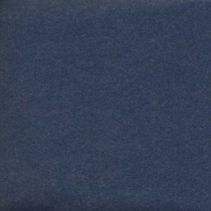 Puede incluir: Una superficie cuadrada y texturizada en un color azul marino oscuro. La superficie tiene un aspecto ligeramente moteado, con sutiles variaciones de tono en toda su extensión. El efecto general es de profundidad e interés visual.