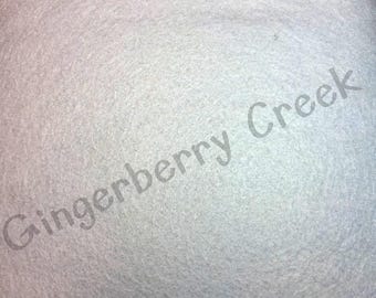 Fieltro de lana - Espada plateada - Se vende por media yarda (BTHY) - Nuevo color 2025