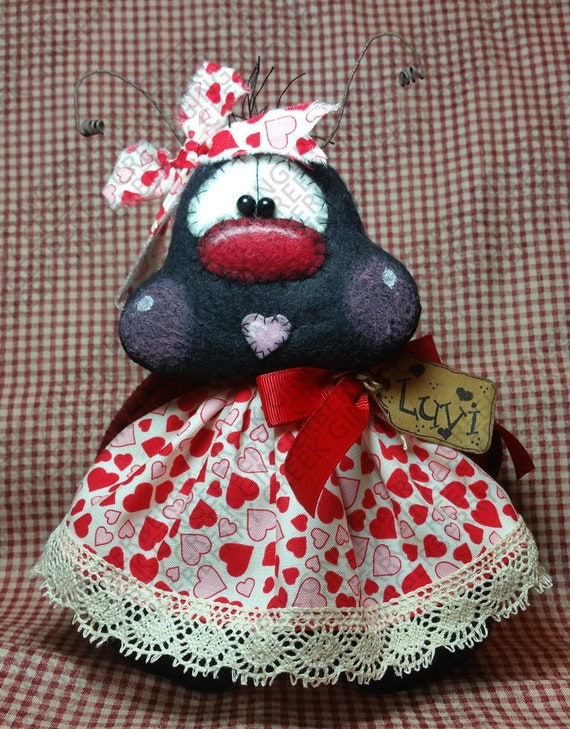 ~~Primitive Raggedy Ladybug Shelf Sitter ~~ PATTERN #330