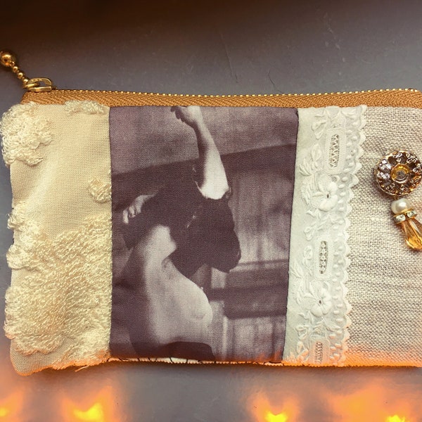 Mini pochette trousse porte-monnaie porte-cartes collage photo dentelle original pièce unique Femme taureau