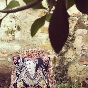 Frida black cushion cover