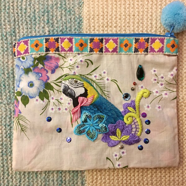 pochette trousse motif perroquet collage Collab avec Zoïzoï