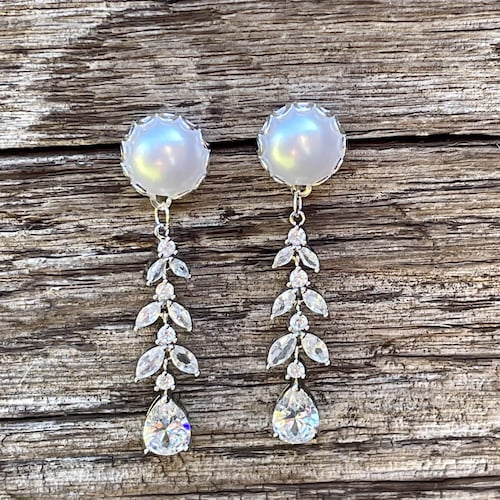 Pearl Rhinestone Dangle Gauges: Silver Wedding Plugs