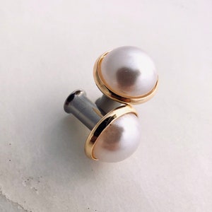 white pearl in yellow gold bezeled setting 8g 6g 4g 2g 0g 00g 7/16” 1/2” 3mm 4mm 5mm 6mm 8mm 10mm 11mm 12mm