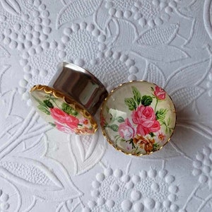 Floral front in a gold scalloped setting plugs gauges 3/4” 7/8” 1” 19mm 22mm 25mm