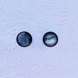 Faux Mother of pearl in black setting 8g 6g 4g 2g 0g 00g 7/16” 3mm 4mm 5mm 6mm 8mm 10mm 11mm