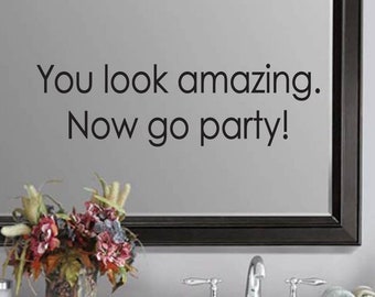 ¡Te ves increíble! ¡Ahora a festejar! Vinilo adhesivo con frase para espejo de baño de boda, 8,9 cm de alto x 27,9 cm de ancho