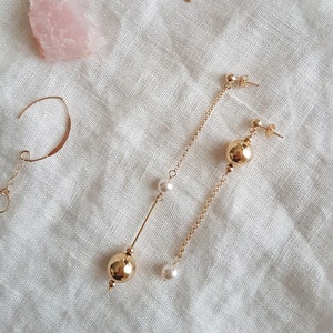 Amede Asymmetrical Earrings, Mismatched Earrings, Danggle Earrings, Gold Chain Earrings, Pearl Earrings, Long Earrings image 1