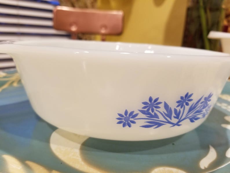 Vintage Anchor Hocking Fire King 1 Quart Dish Blue Corn Flower Design.